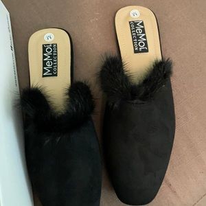 Ladies slippers with fur - size Medium (6-8)